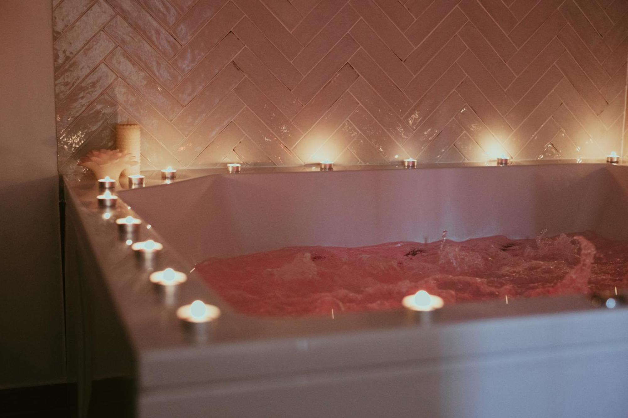 מוסטר Luxury Jacuzzi Apartment מראה חיצוני תמונה