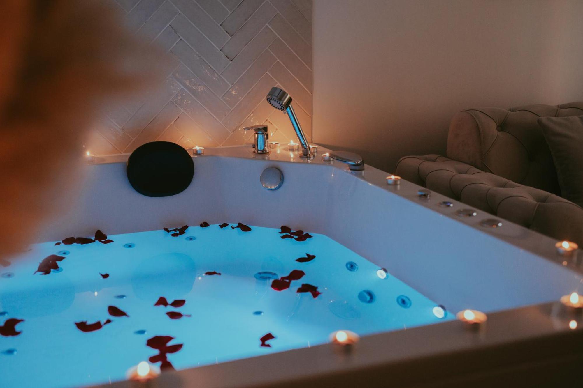 מוסטר Luxury Jacuzzi Apartment מראה חיצוני תמונה