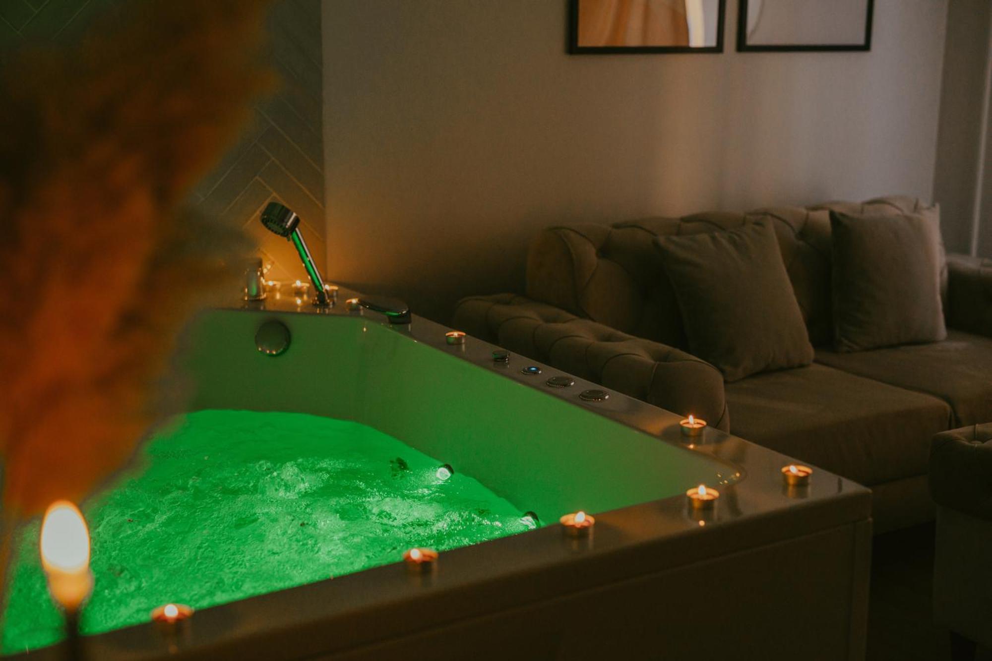 מוסטר Luxury Jacuzzi Apartment מראה חיצוני תמונה