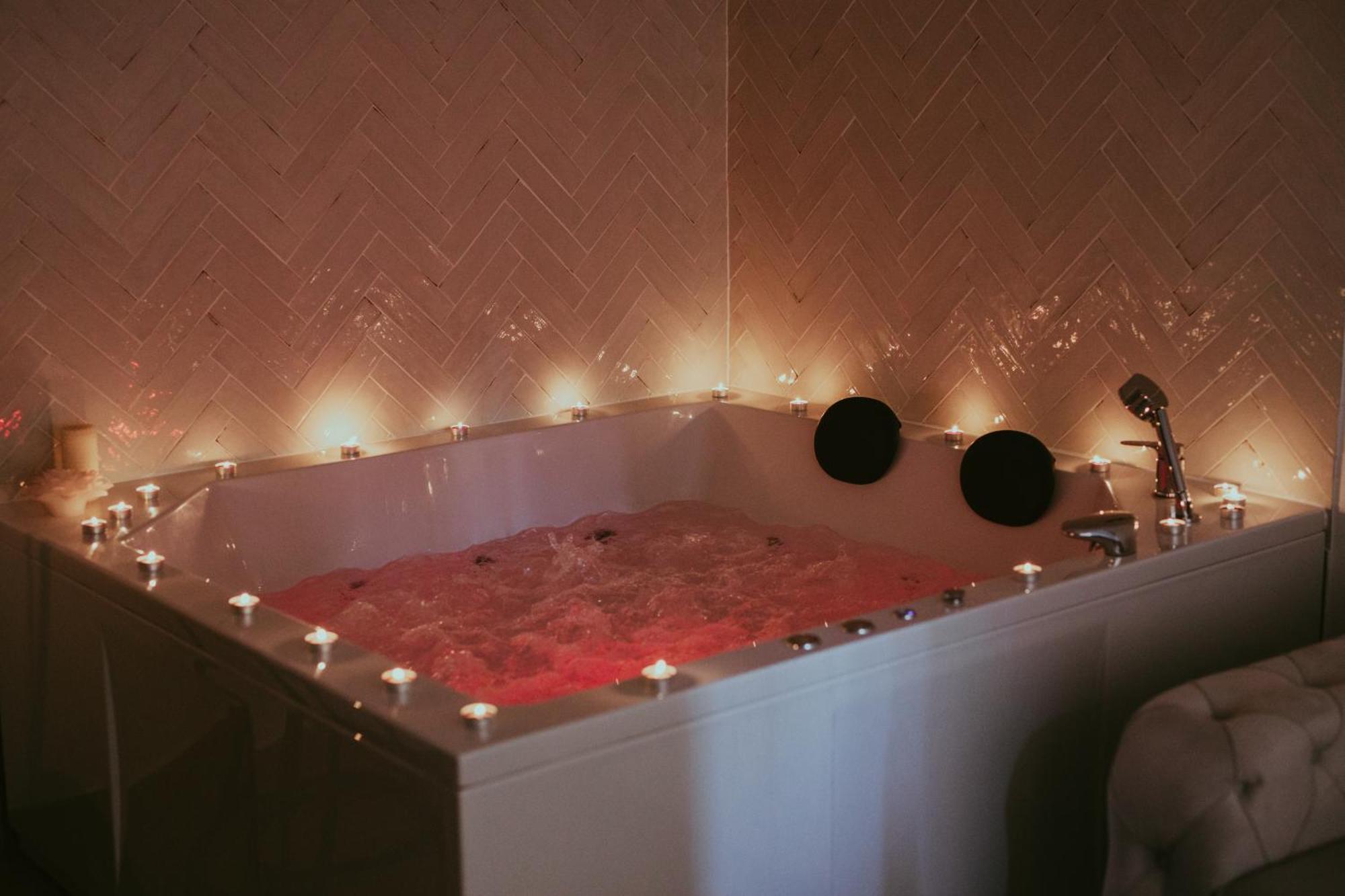 מוסטר Luxury Jacuzzi Apartment מראה חיצוני תמונה
