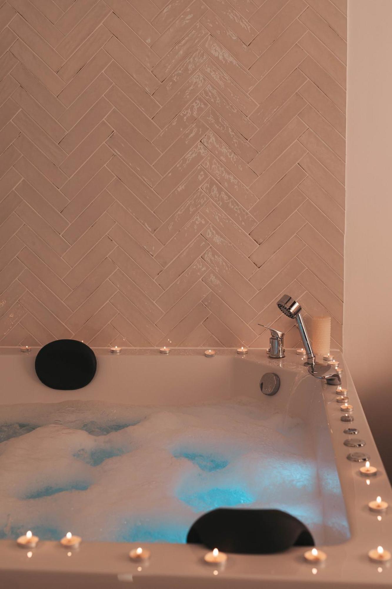 מוסטר Luxury Jacuzzi Apartment מראה חיצוני תמונה